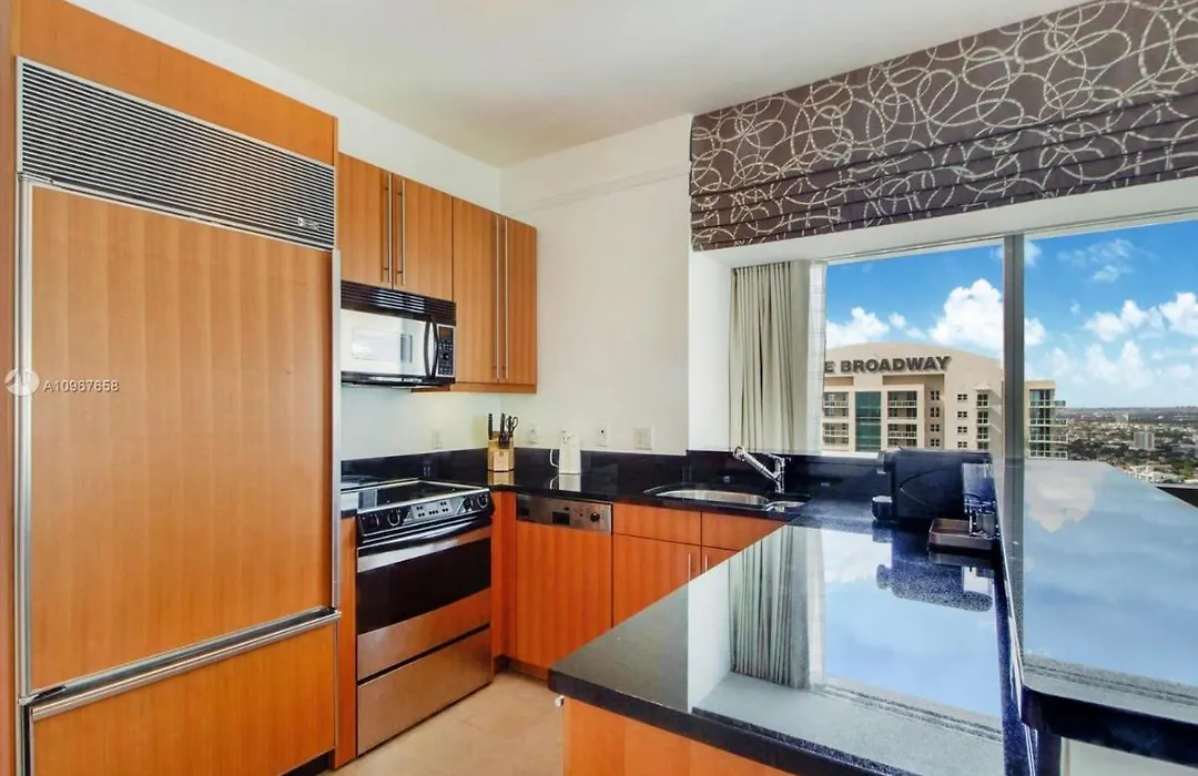 Four Seasons Hotel Miami - Luxury Private Residences-1