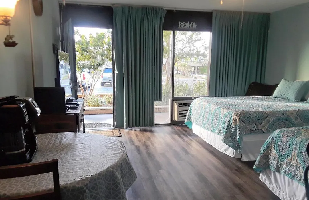 Benjamin'S Pier At Laguna Reef Resort-1