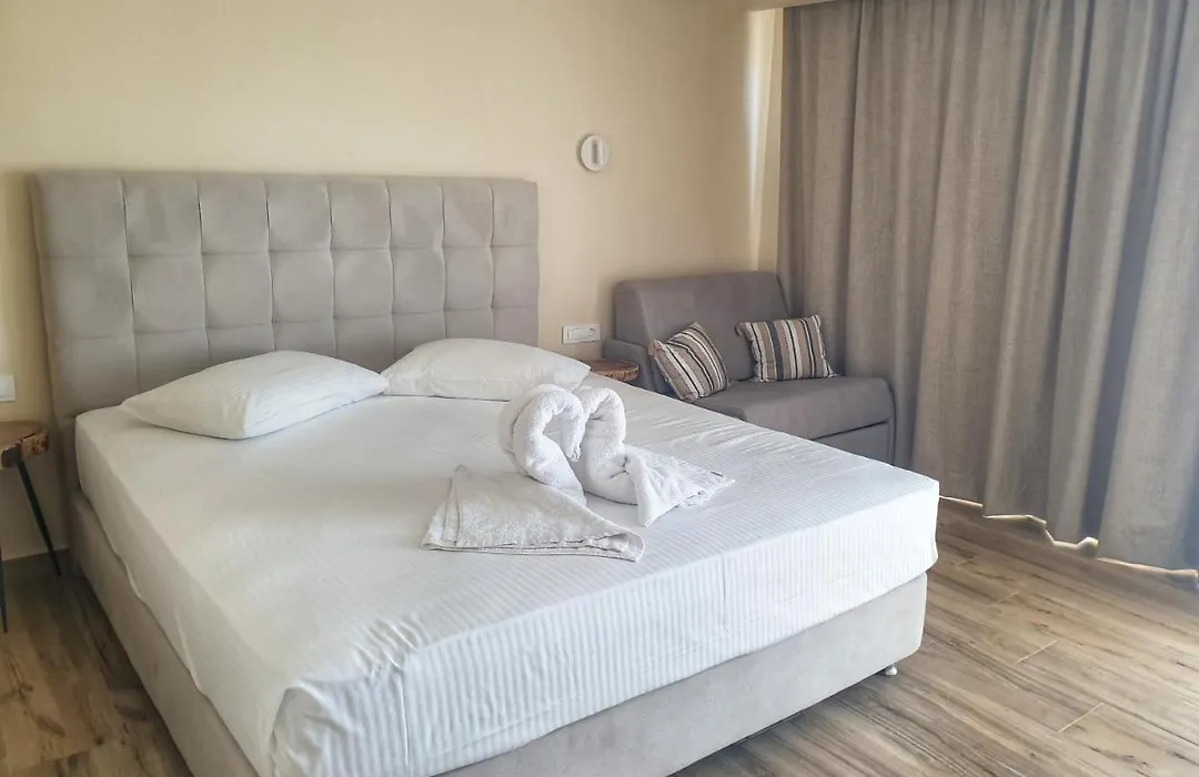 Paradise Hotel&Bar-1