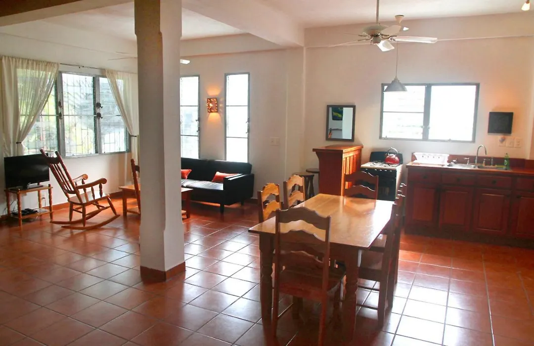 Bluebelize B&B-1