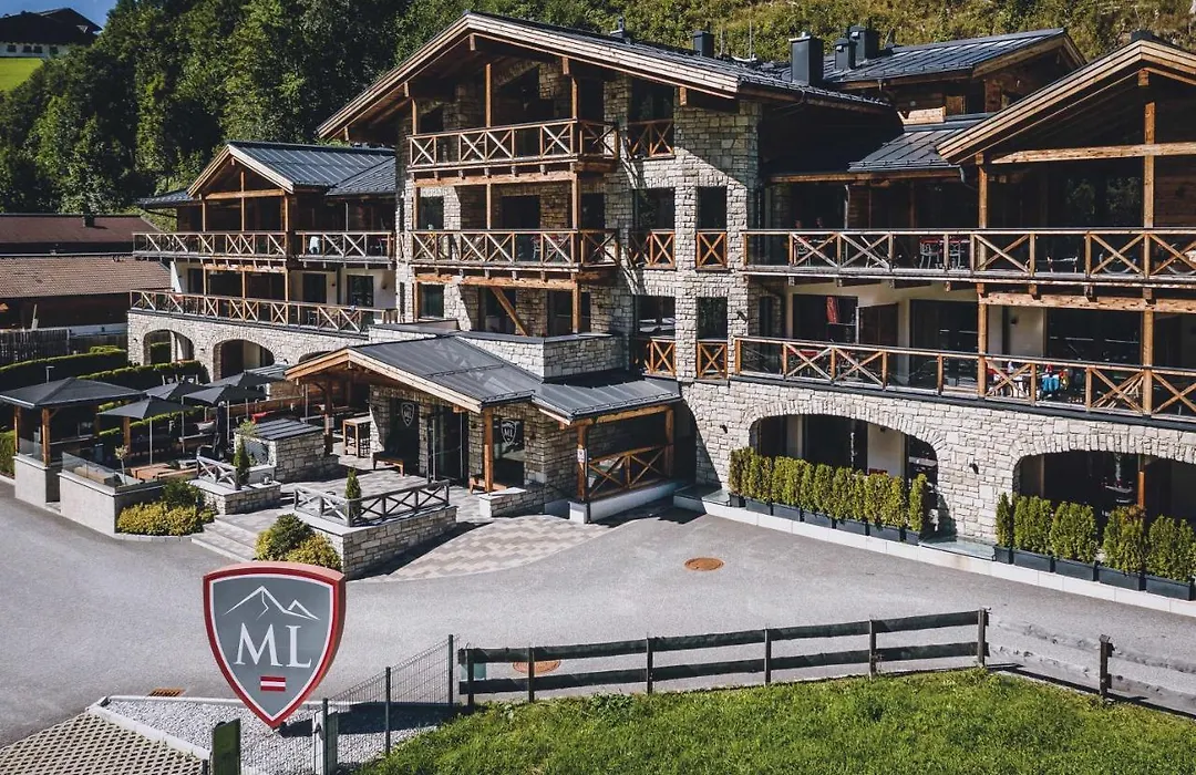 Avenida Mountain Lodges Saalbach Incl Joker Card-1