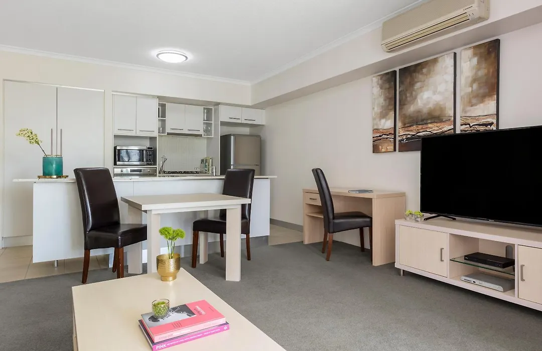 Oaks Brisbane River City Suites-1
