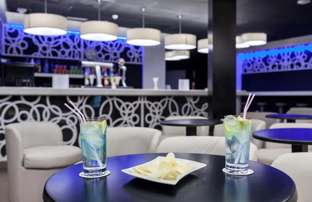 Playaolid Suites & Apartments-1