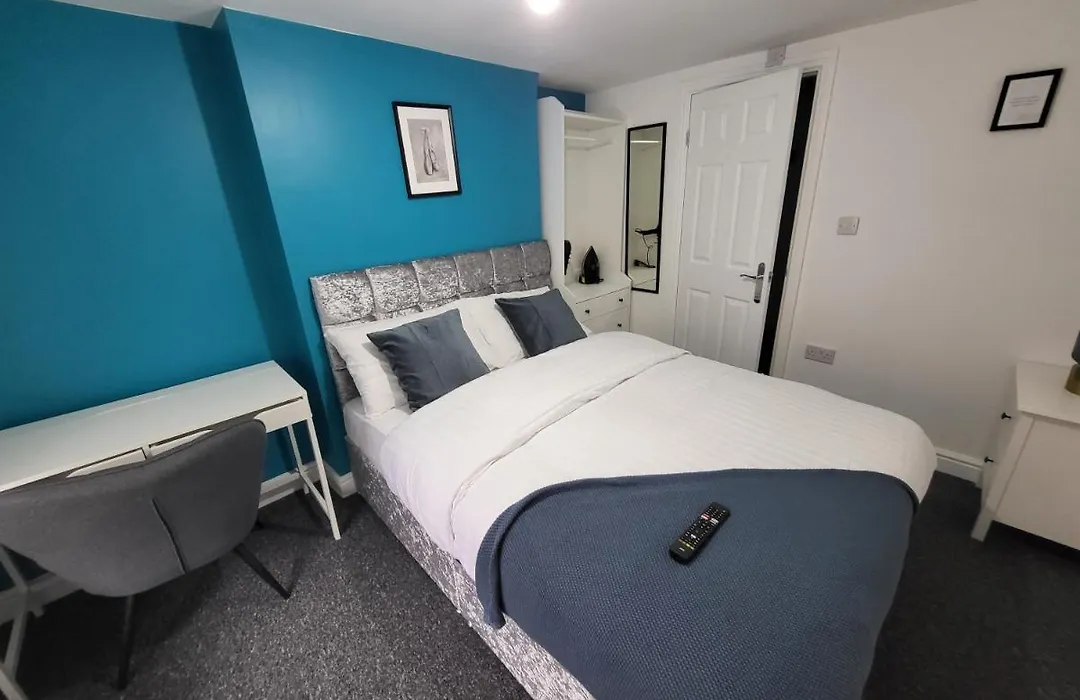 Affordable Comfort On Alfreton Road - Ideal For Savvy Travelers-1