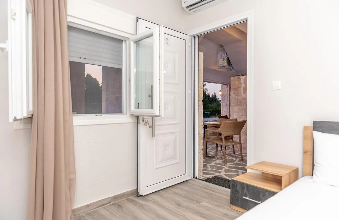 Medusa Rooms Kallithea By Lumen-1