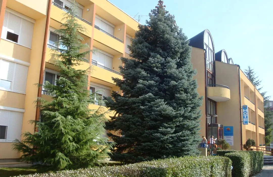 Hotel Napsugar-1
