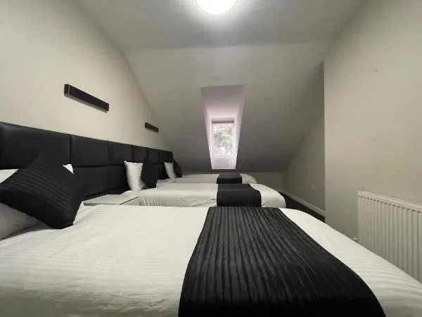 Ryan I Air I Bnb - 102 Mill Street - Free Parking-1