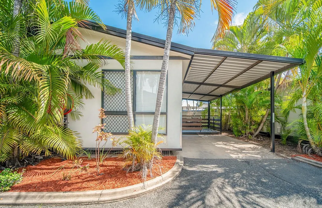 Emerald Motel Apartments-1