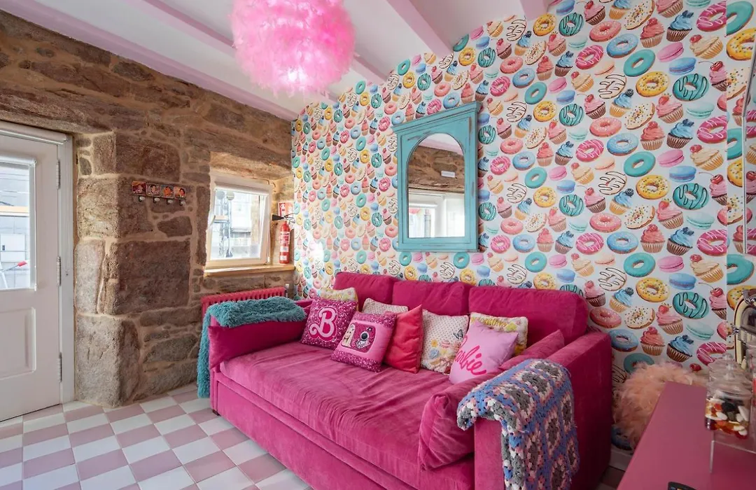 La Suite Años 50 La casa Barbie, bañera y chimenea de leña-1