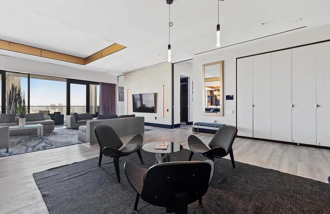 Luxury 4000 Sqft Penthouse At Palms Place 56 Floor-1