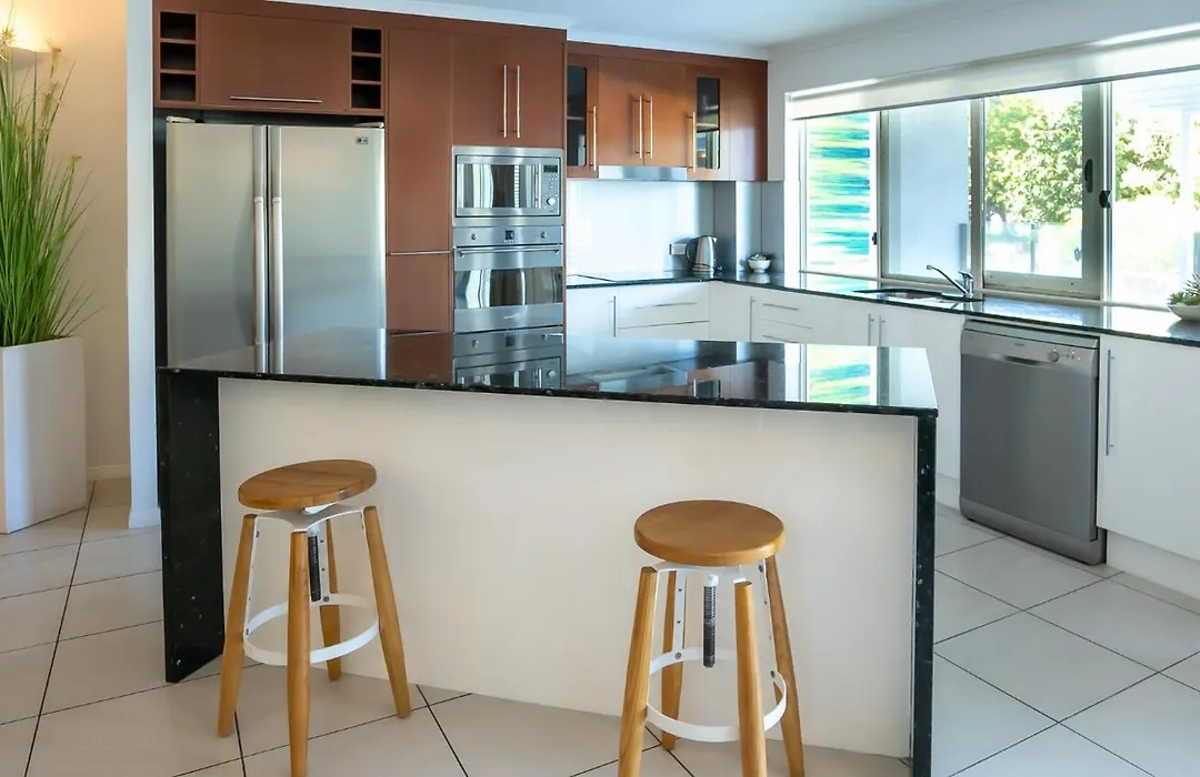 Waters Edge Apartment Cairns-1