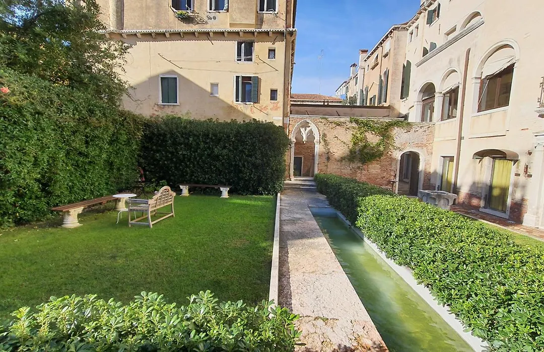 Palazzo Contarini Della Porta Di Ferro-1