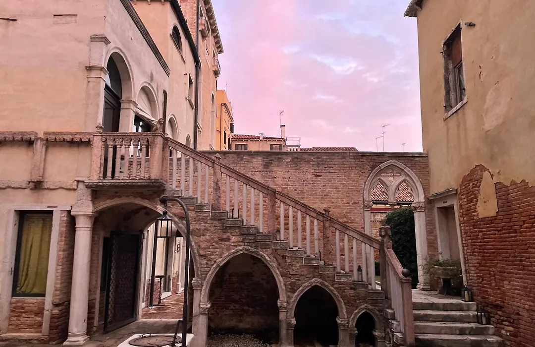 Palazzo Contarini Della Porta Di Ferro-1