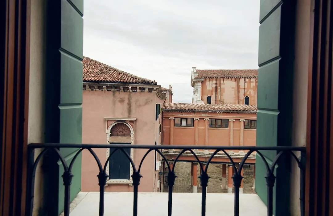 Palazzo Contarini Della Porta Di Ferro-1