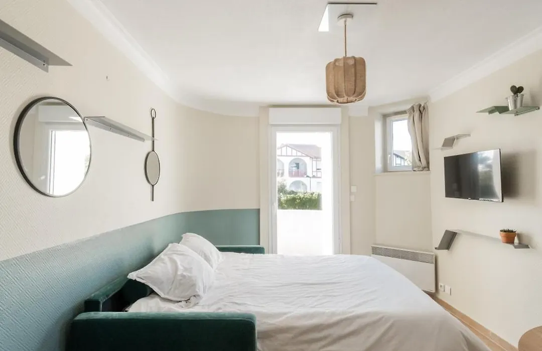 Résidence Château d'Acotz - Appartements avec piscine à 300m des Plages&Océan-1