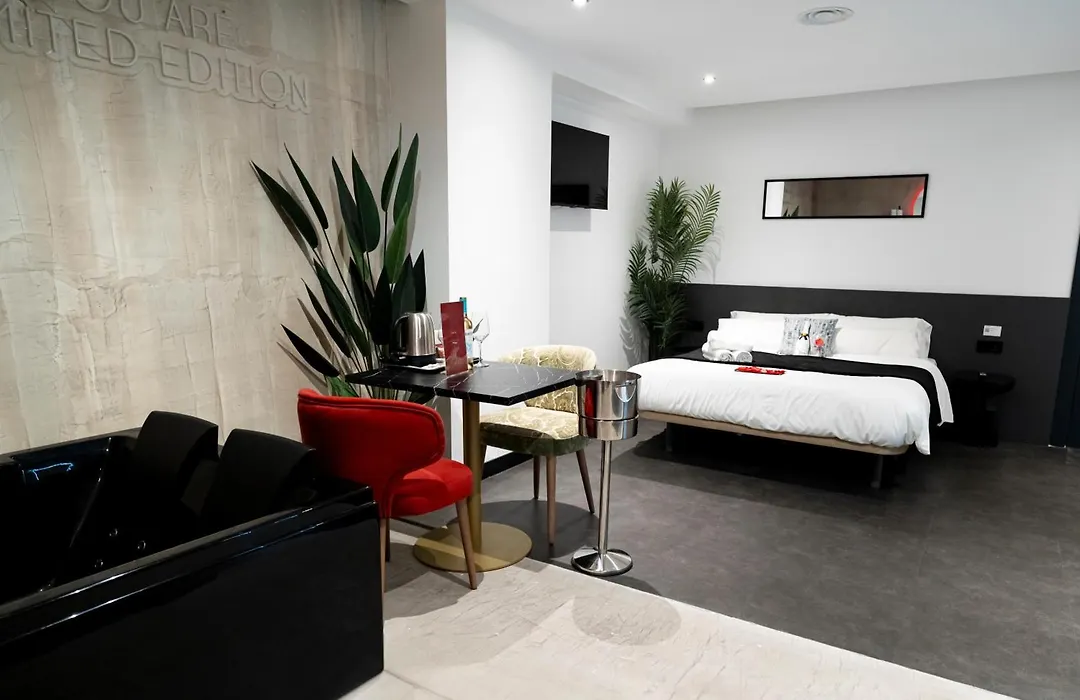 Mad Rooms-1