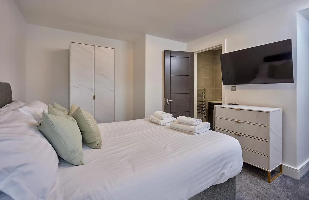 The Ashcroft Studios & Apartments With Free Parking-1