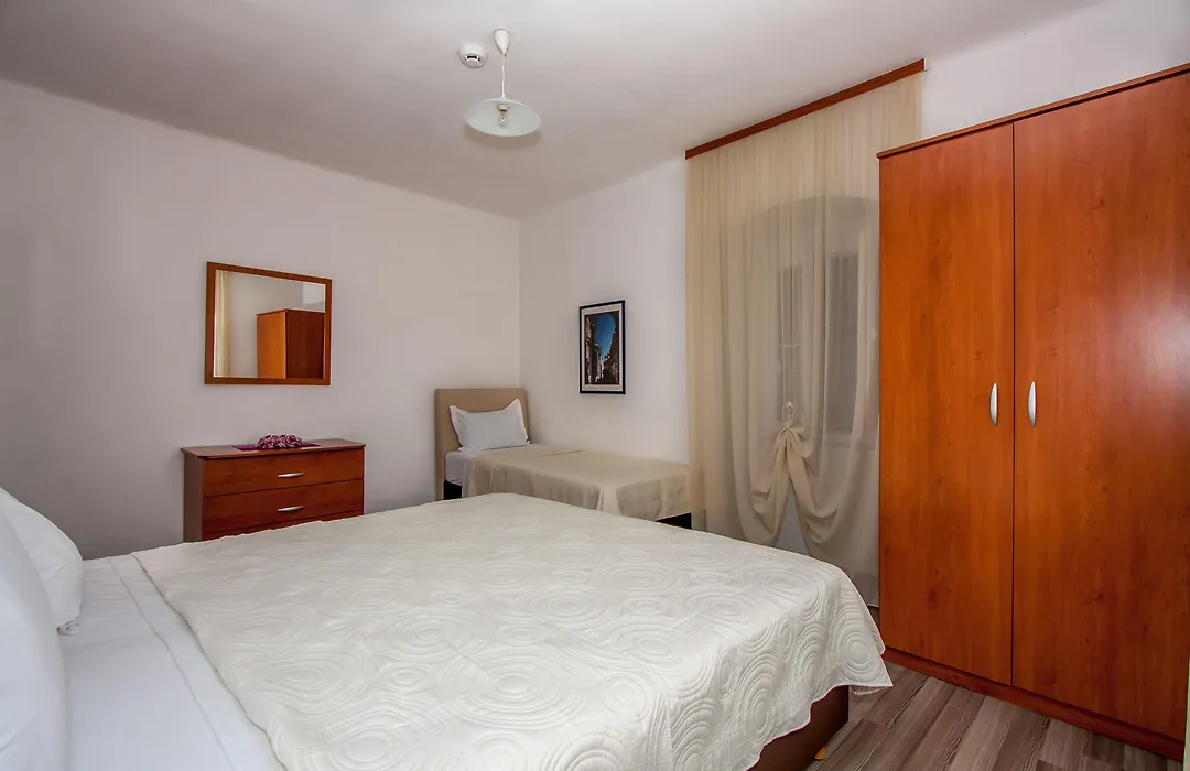 Garden Apartment Hotel-1