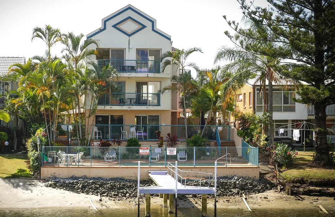 Surfers Riverside-1