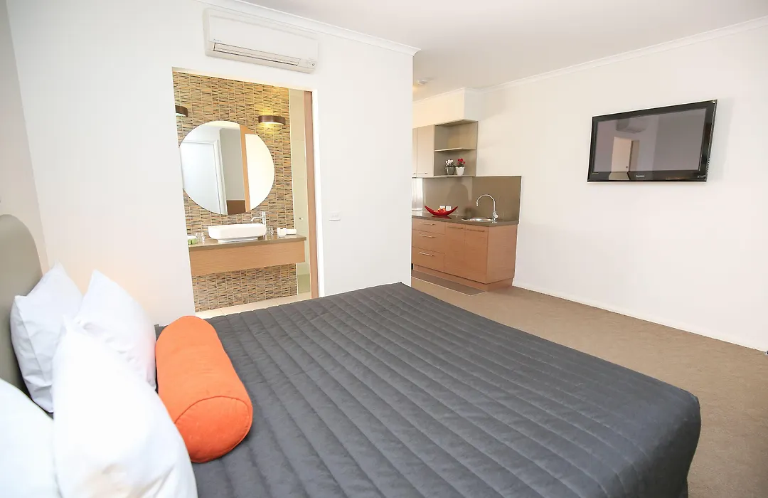 Indulge Apartments - Ontario-1