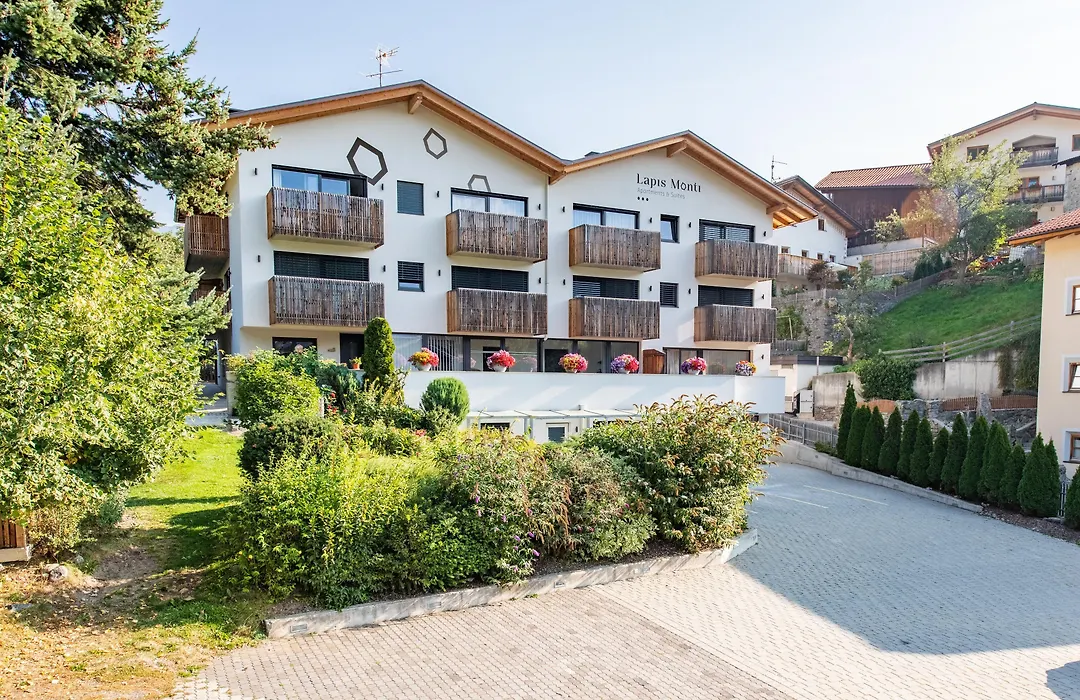 Lapis Monti Apartments & Suites-1