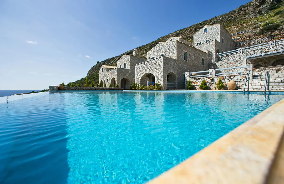 Εn Plo Luxury Suites-1