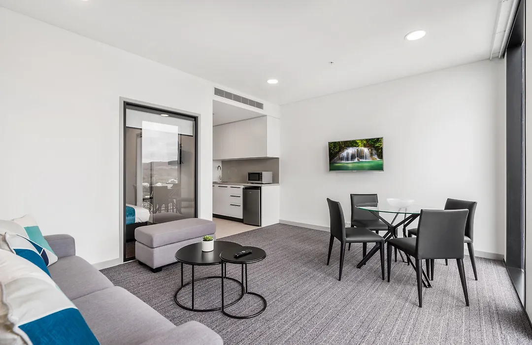 Essence Suites Taringa-1