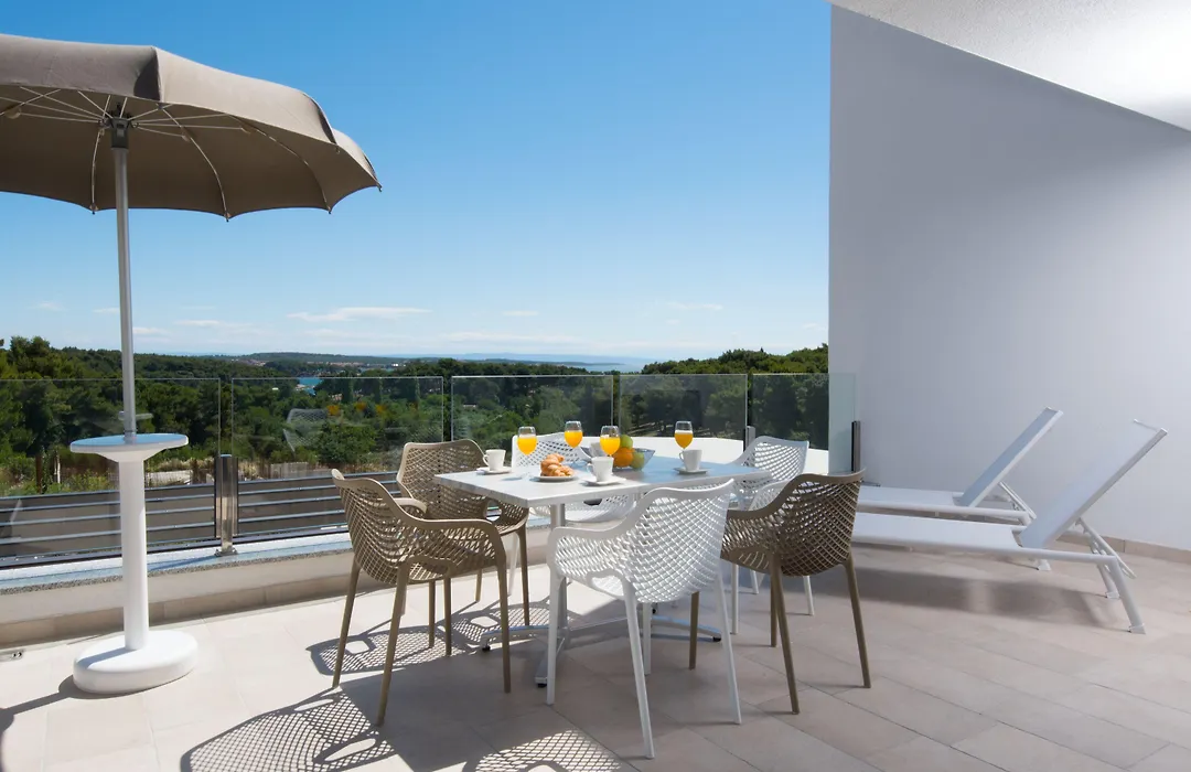 Aparthotel Punta Blu - POOL&SPA-1