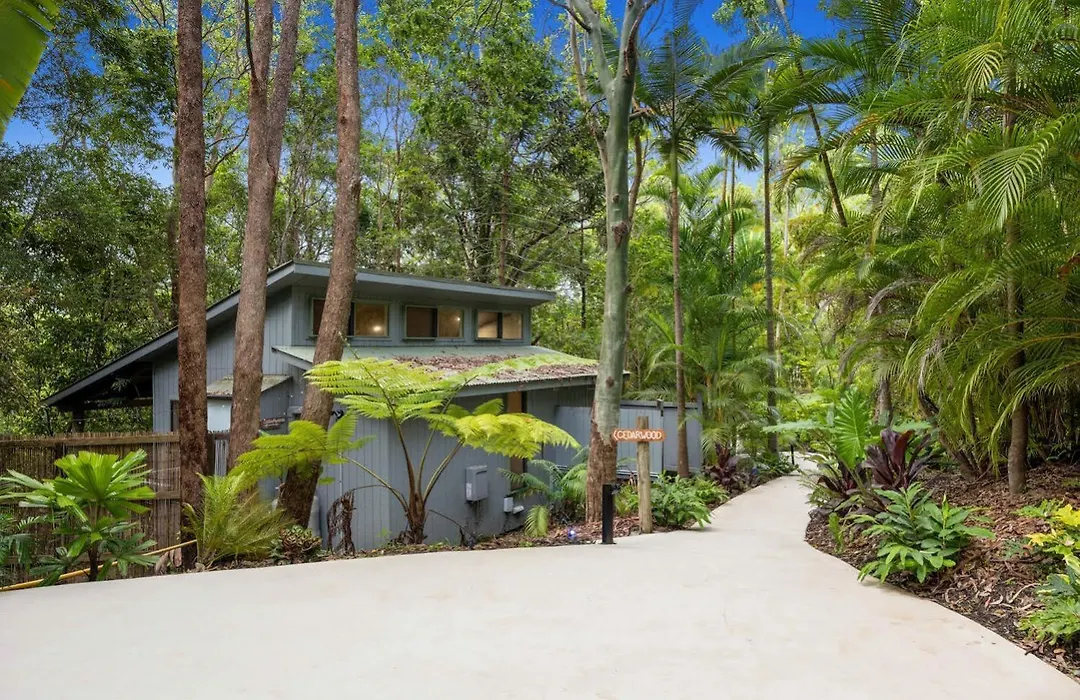 Hunchy Hideaway-1