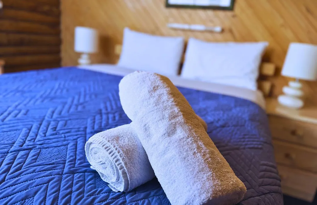 Lazy Acre Log Cabins-1