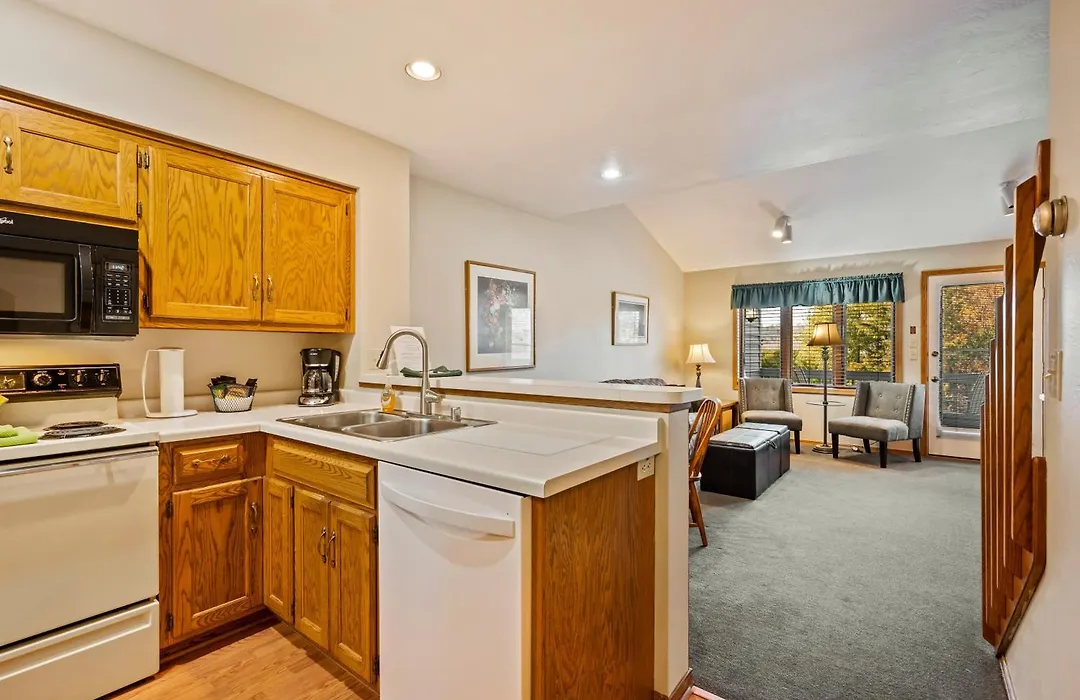 Evergreen Hill Condominiums-1