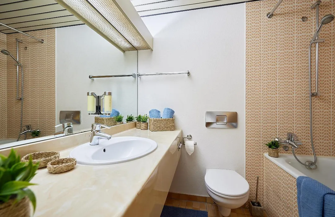 Seeger Living Classic East-1