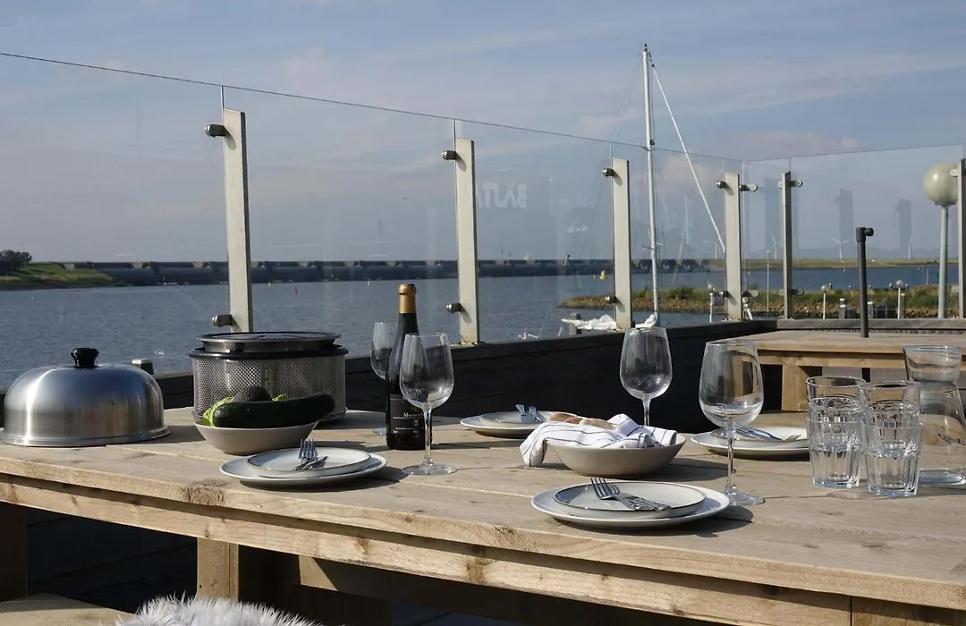 Dock Hotel Stellendam-1