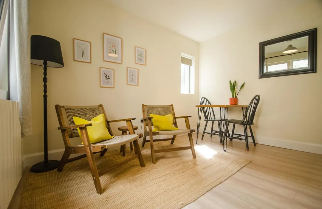 Rookery Lane Food And Lodging-1