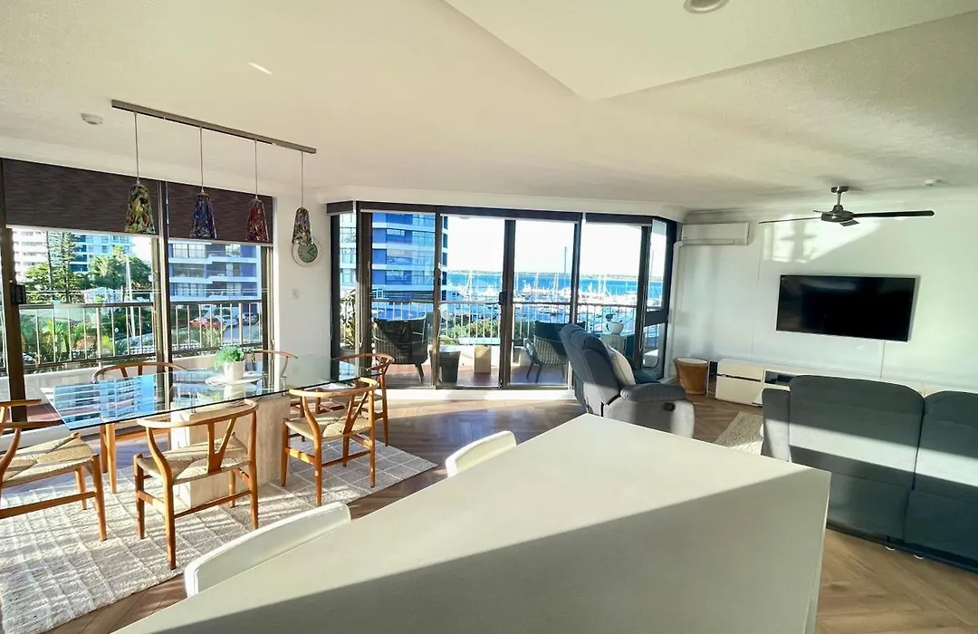 Broadwater Shores Waterfront Apartments-1