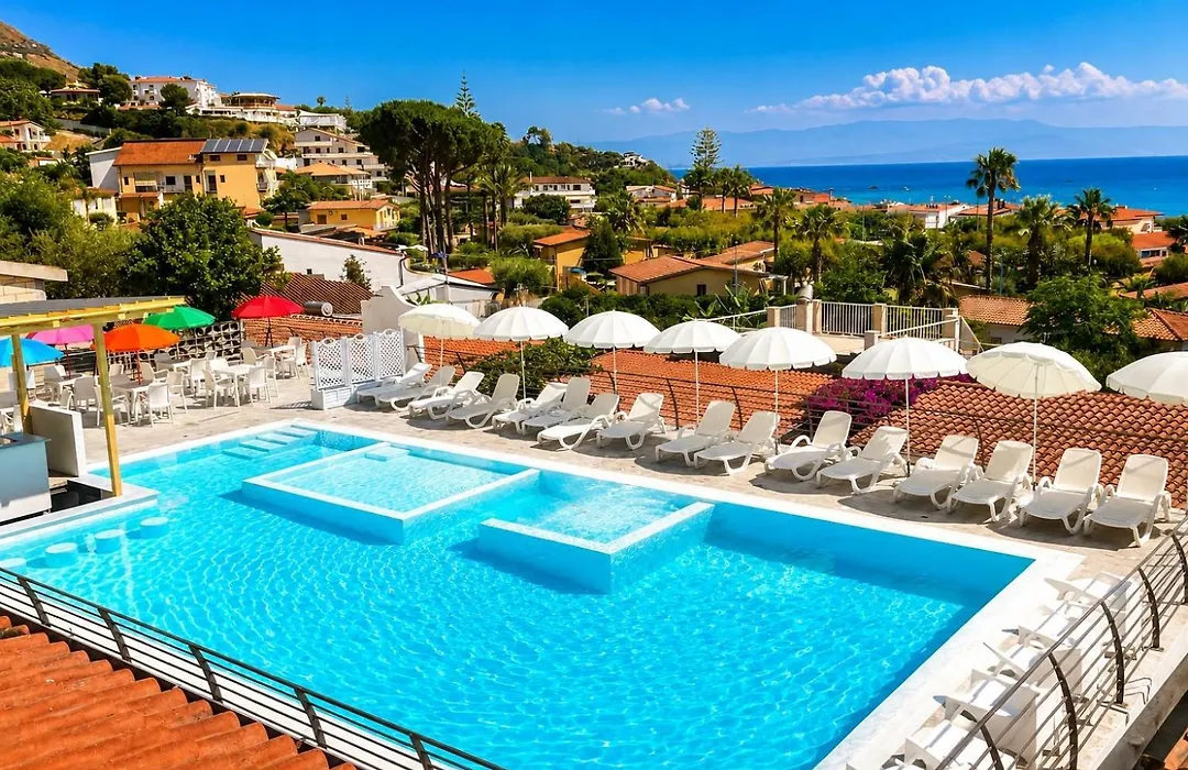 Ninfa Sul Mare Apartments - Piscina con Area Relax e Parcheggio Gratuito-1