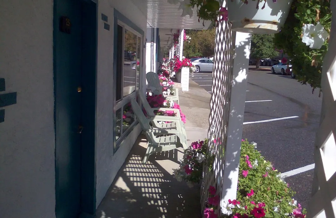 Appletree Inn-1