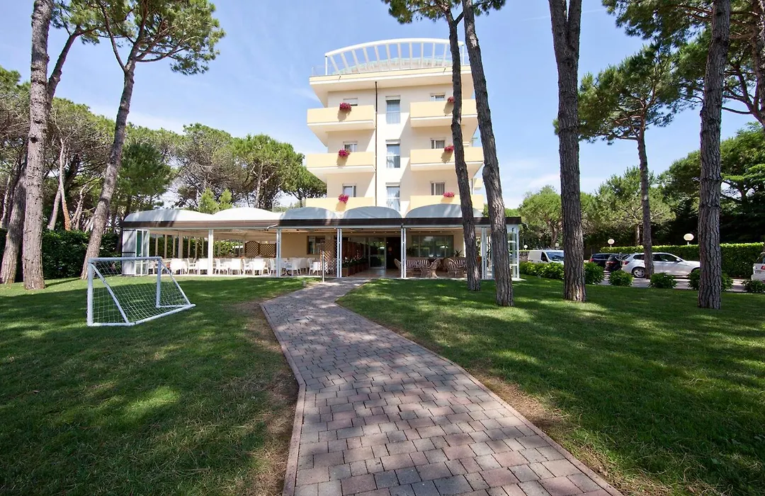 Aparthotel La Pineta-1