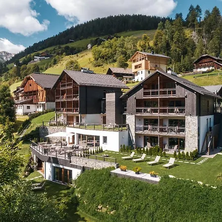 Les Dolomites Mountain Lodges-3