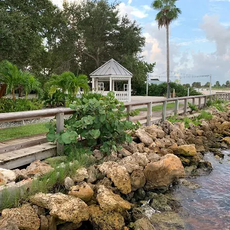 Resort Condo, Private Beach, Balcony With Water Views Bayside Retreat-2