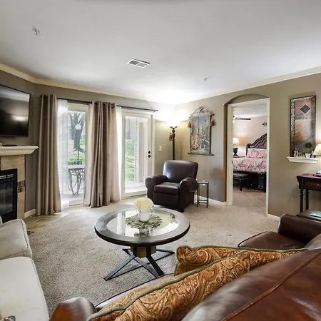 Thousand Hills Luxury Condos: Heart of Branson Retreat-2