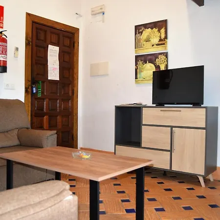 Apartamentos Turísticos - Hostal Los Alisos-3
