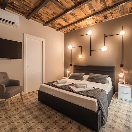 Palazzo Paladini - Luxury Suites In The Heart Of The Old Town-2