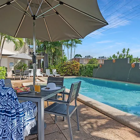 Bay Village Tropical Retreat-2