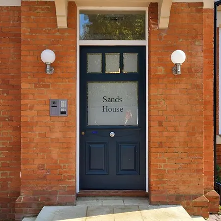 Sands House - Luxury Modern Studios With Secure Parking In Epsom, Surrey-2