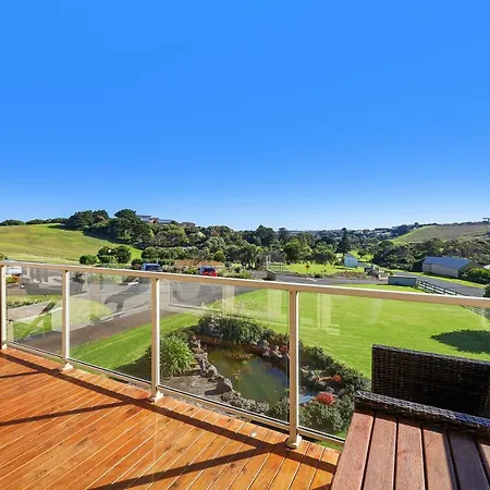 Logans Beach Apartments - The Loft-3