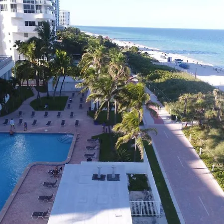 Deluxe Studios And Apartments At The Casablanca-2