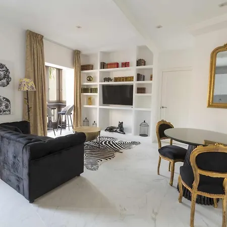 The Clock House - Luxury Urban Suites-3