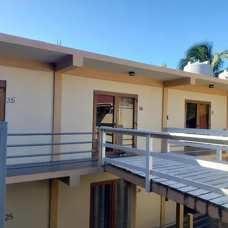Beach Club Budget Rooms At Popeyes Caye Caulker-3