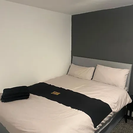 Black Ocean Holiday Apartments-3